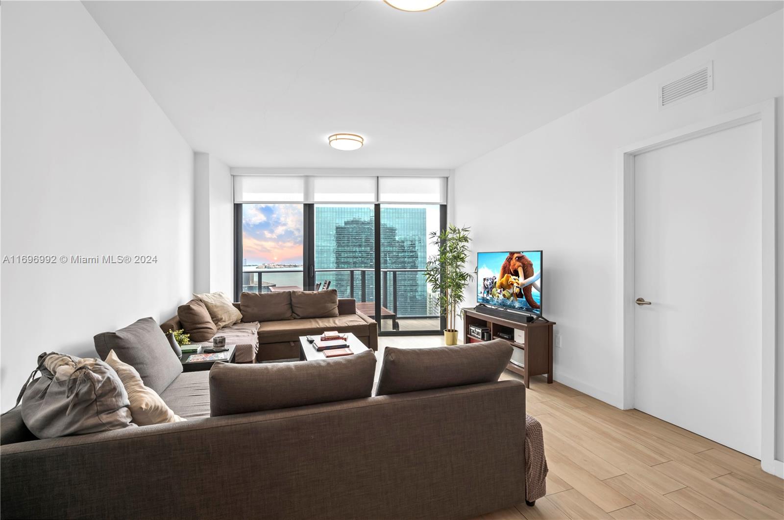 1300 S Miami Ave 3704 Property Photo 27