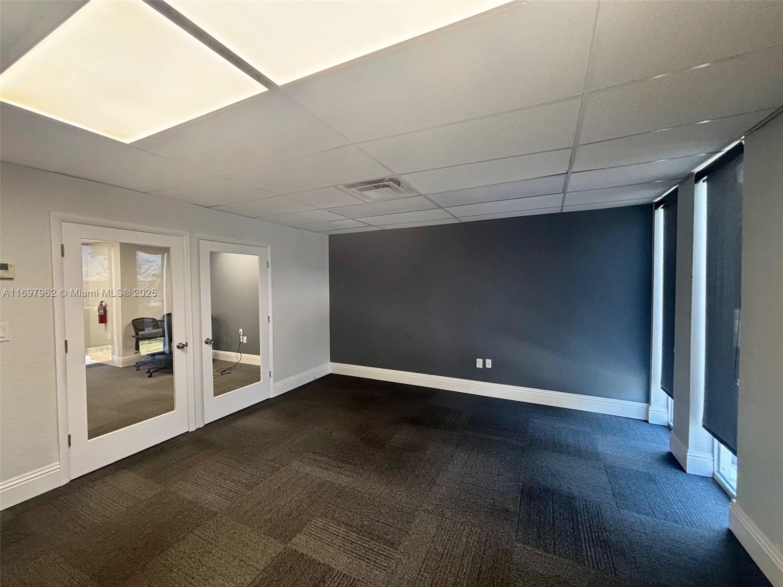 275 Commercial Blvd Property Photo 4