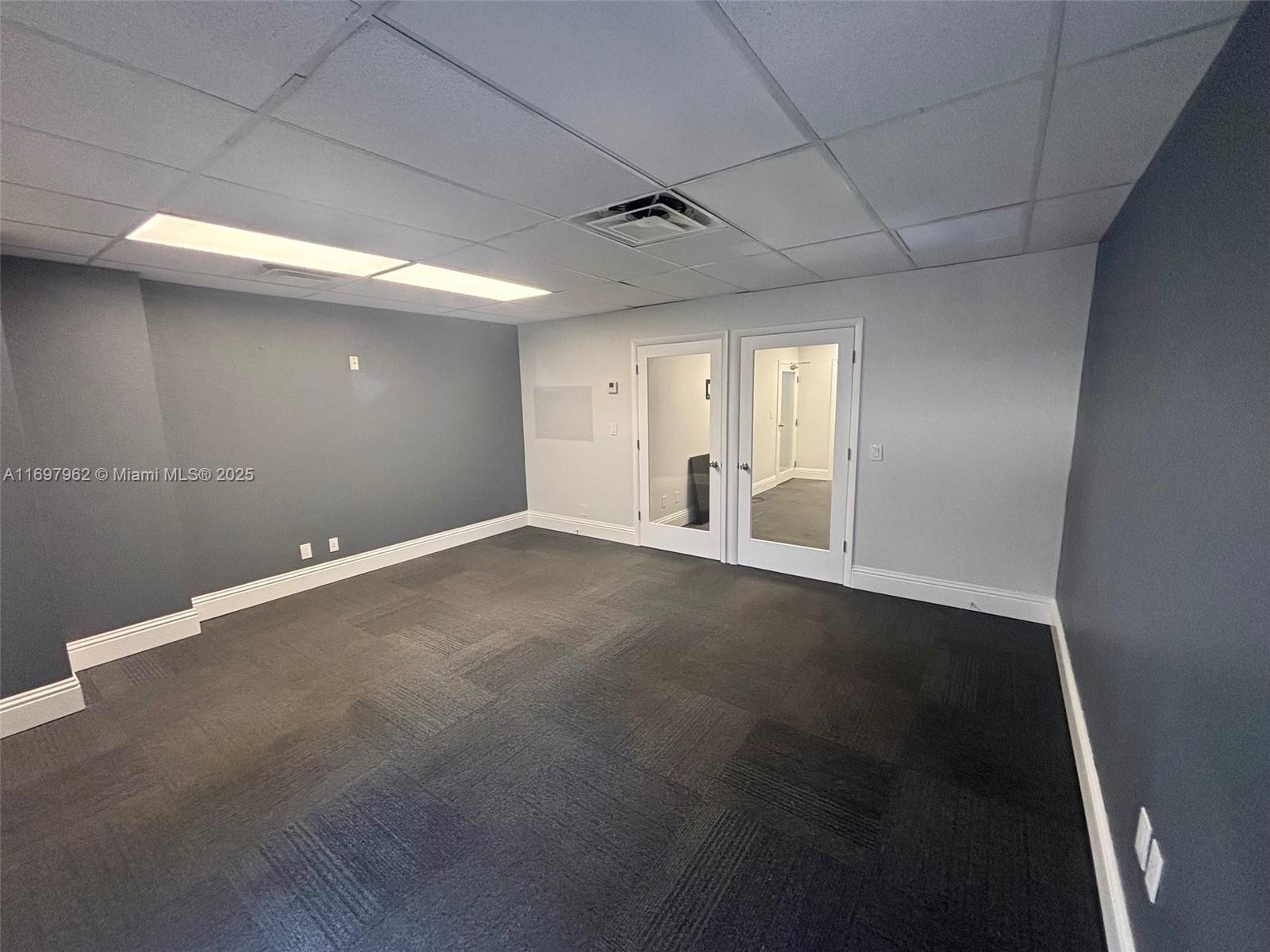 275 Commercial Blvd Property Photo 5