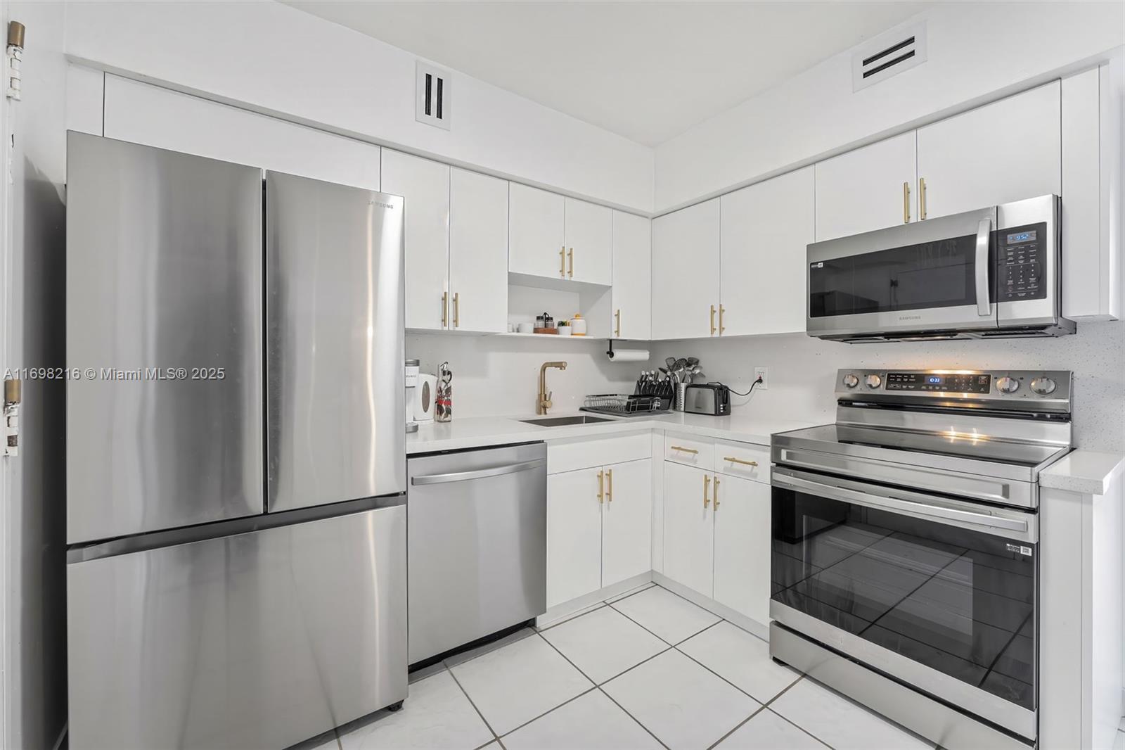 5700 Collins Ave 5b Property Photo 8