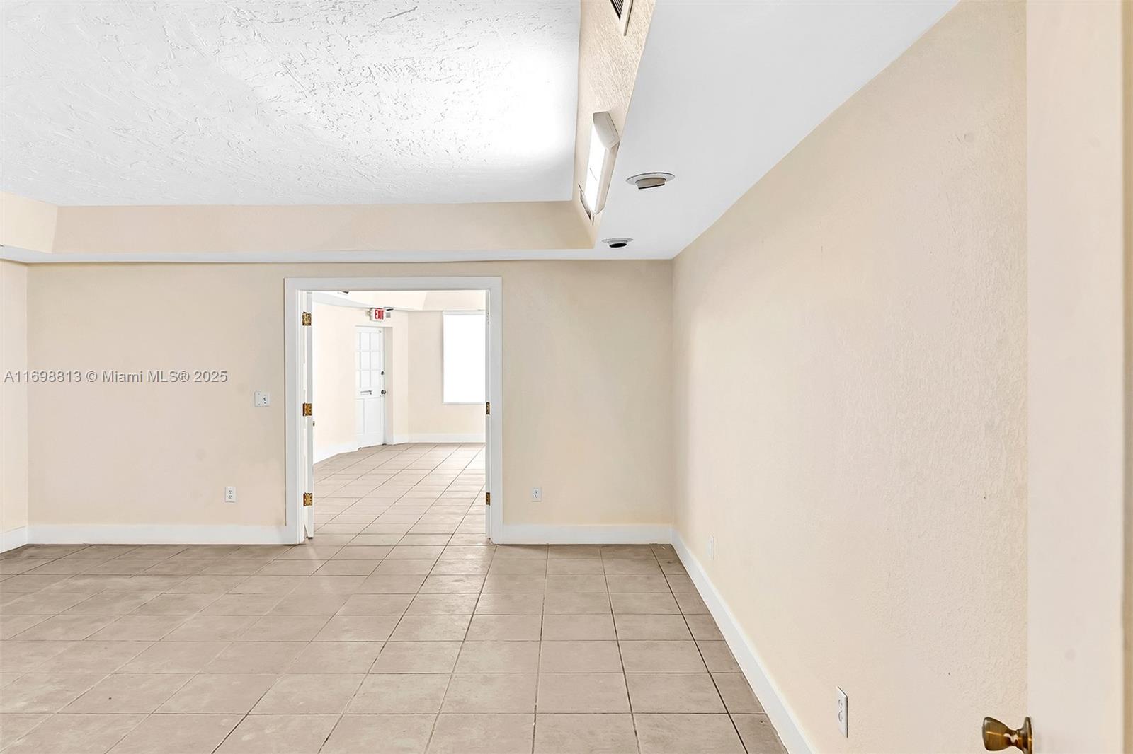 313-317 N Krome Ave Property Photo 7