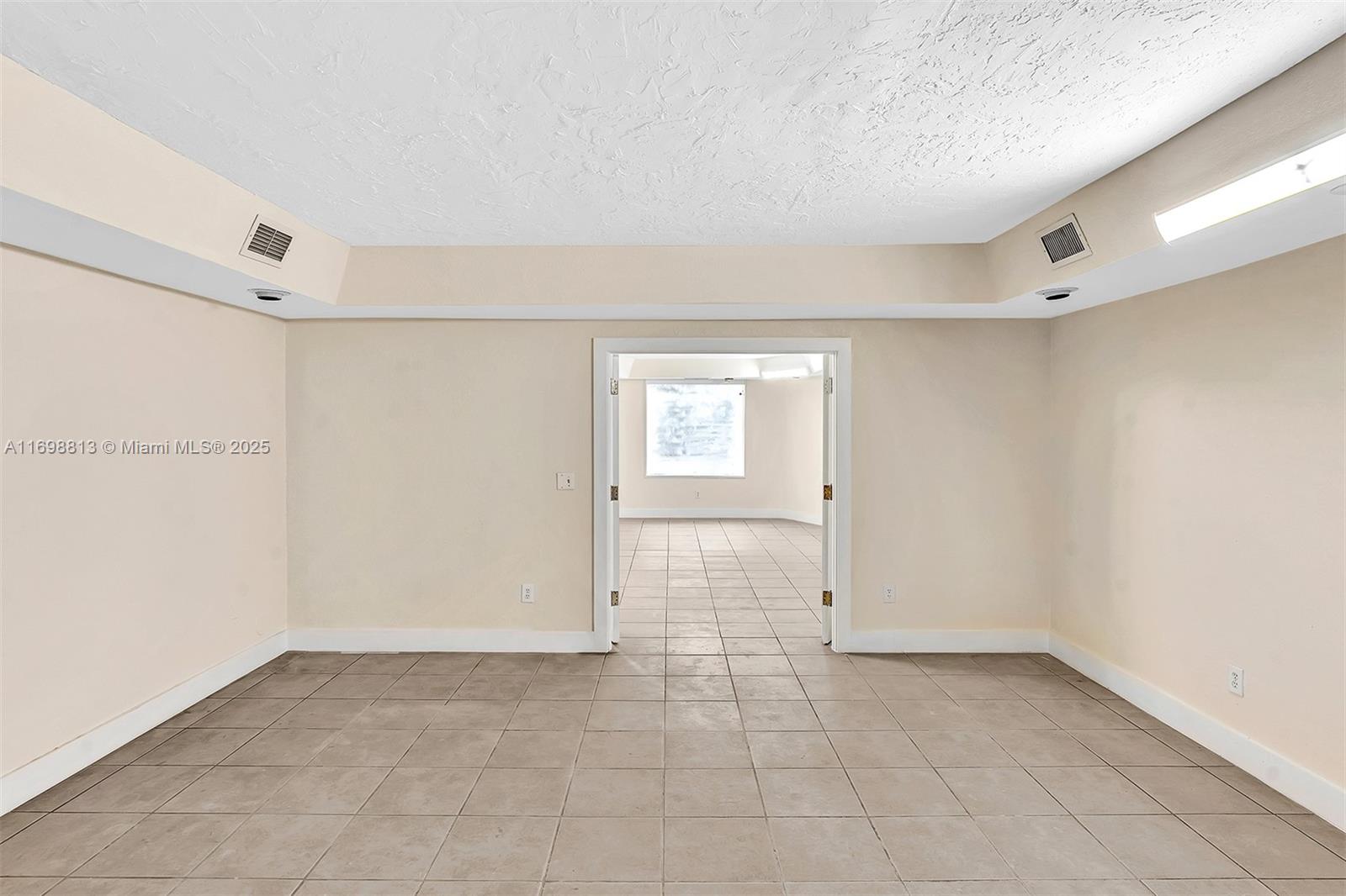 313-317 N Krome Ave Property Photo 8