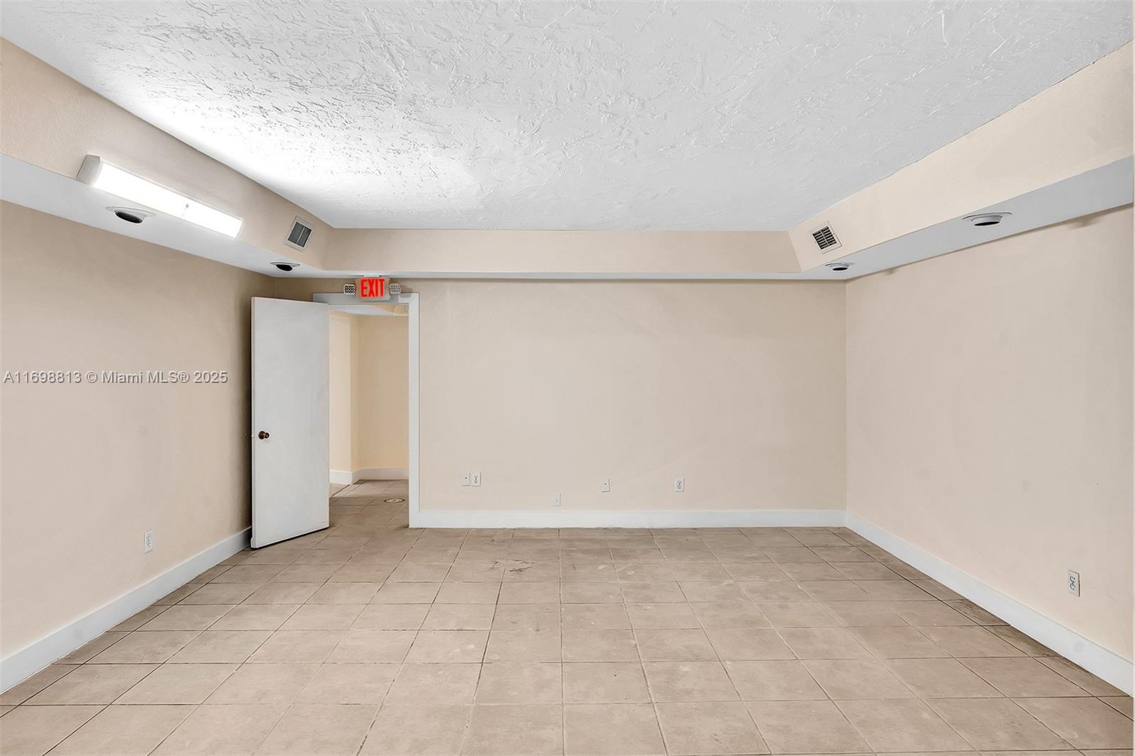 313-317 N Krome Ave Property Photo 9