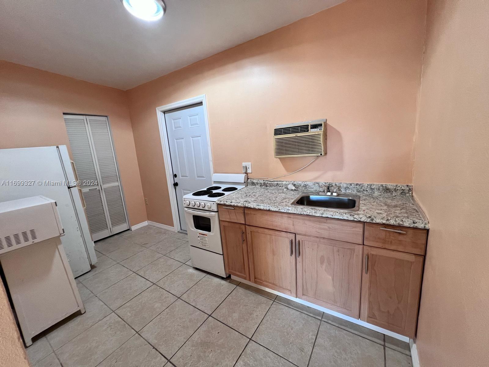 6335 Pembroke Rd Property Photo 6