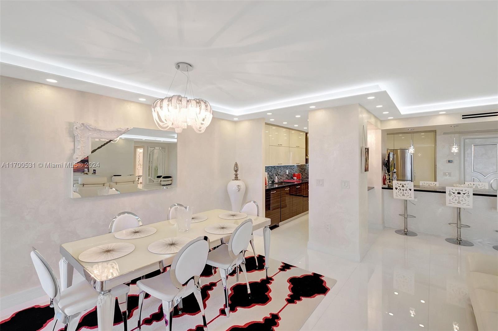 9801 W Collins Ave 5o/complete Renovated Property Photo 4