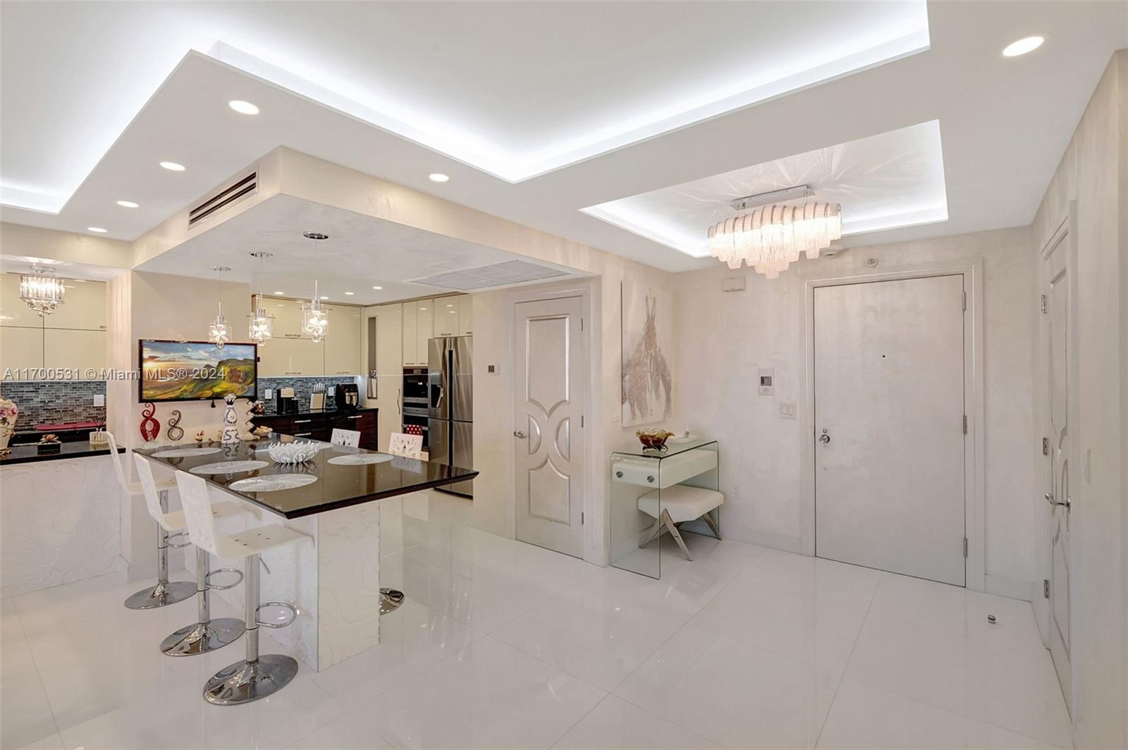 9801 W Collins Ave 5o/complete Renovated Property Photo 7