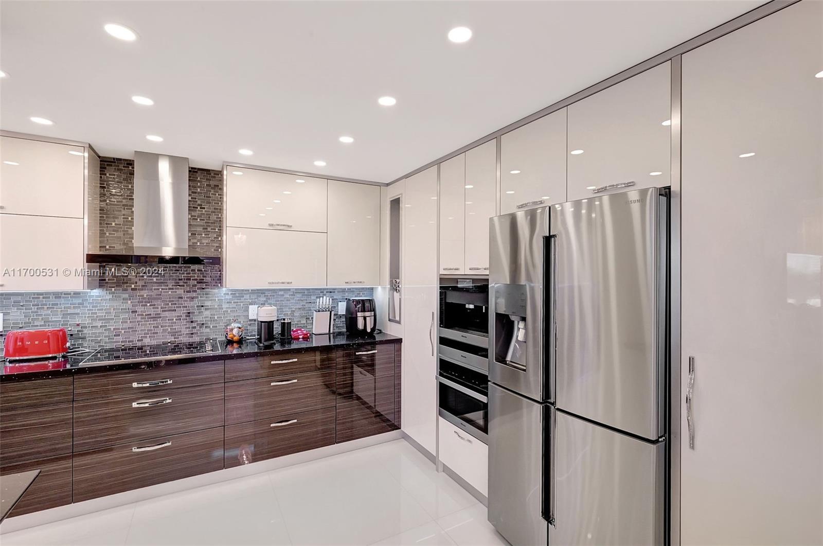 9801 W Collins Ave 5o/complete Renovated Property Photo 8