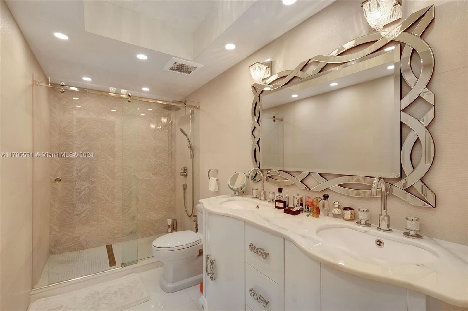9801 W Collins Ave 5o/complete Renovated Property Photo 19