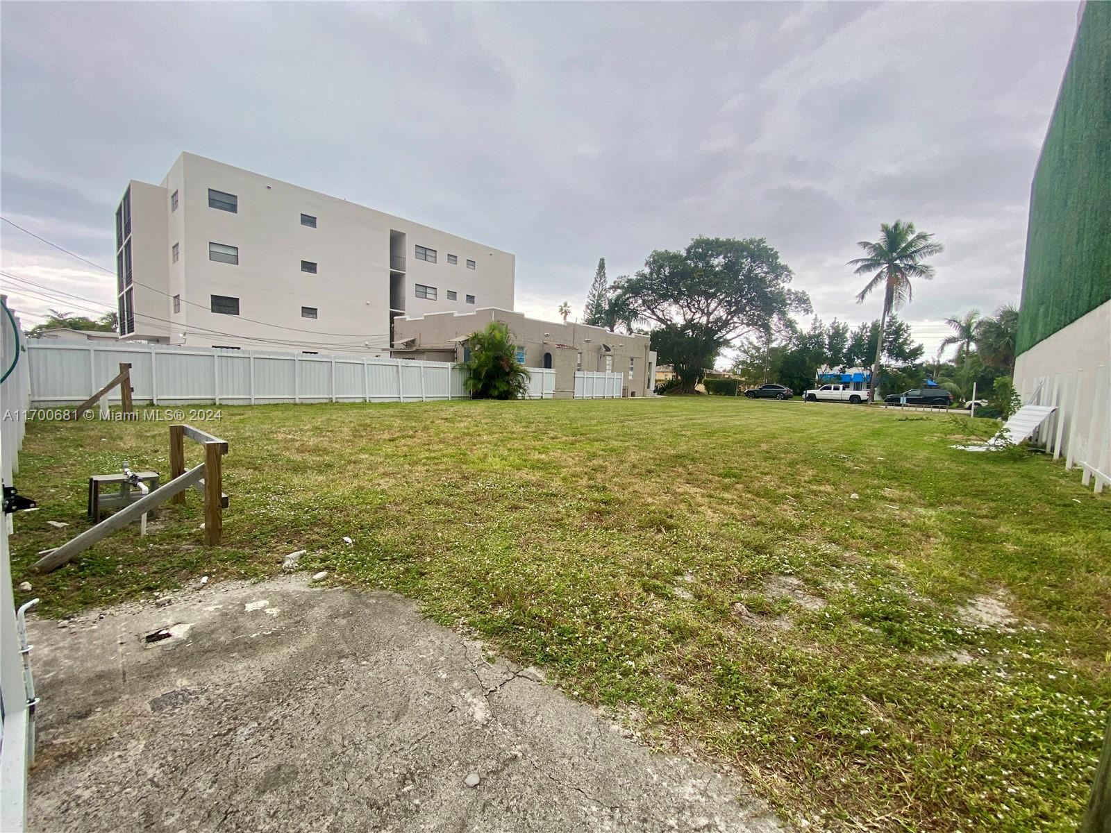 1741 Dewey St Property Photo 24