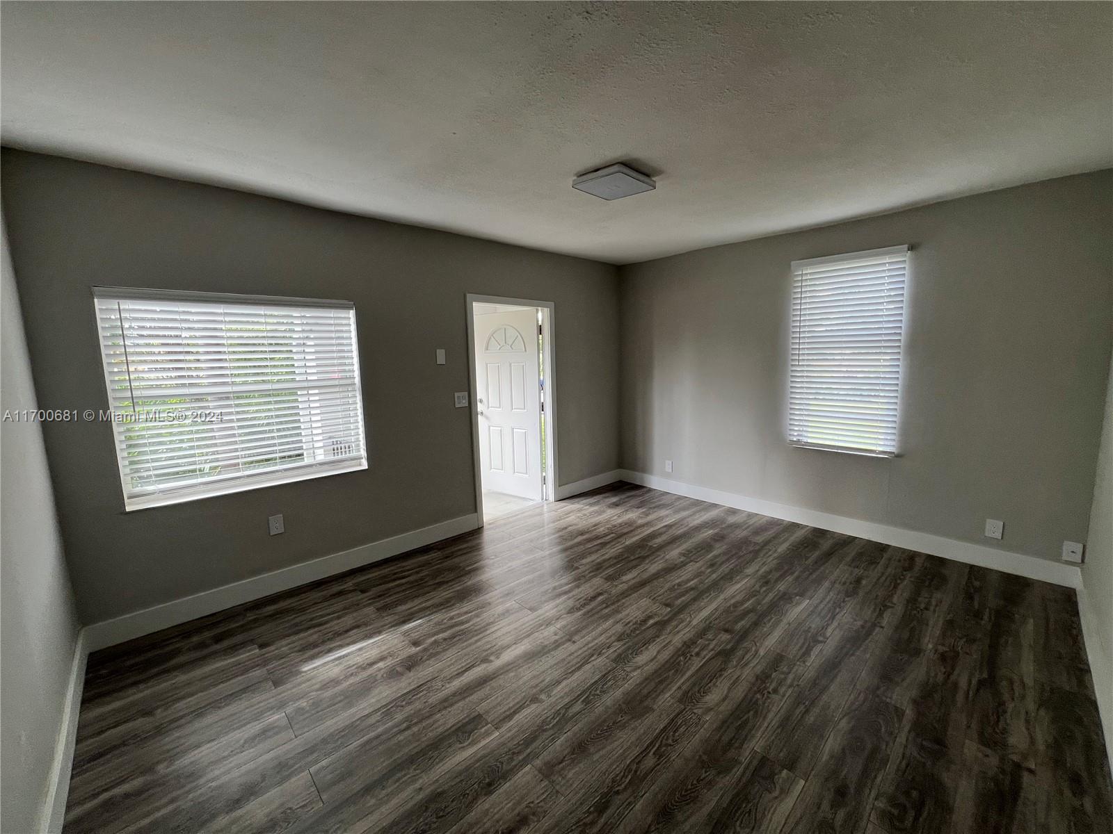 1741 Dewey St Property Photo 35