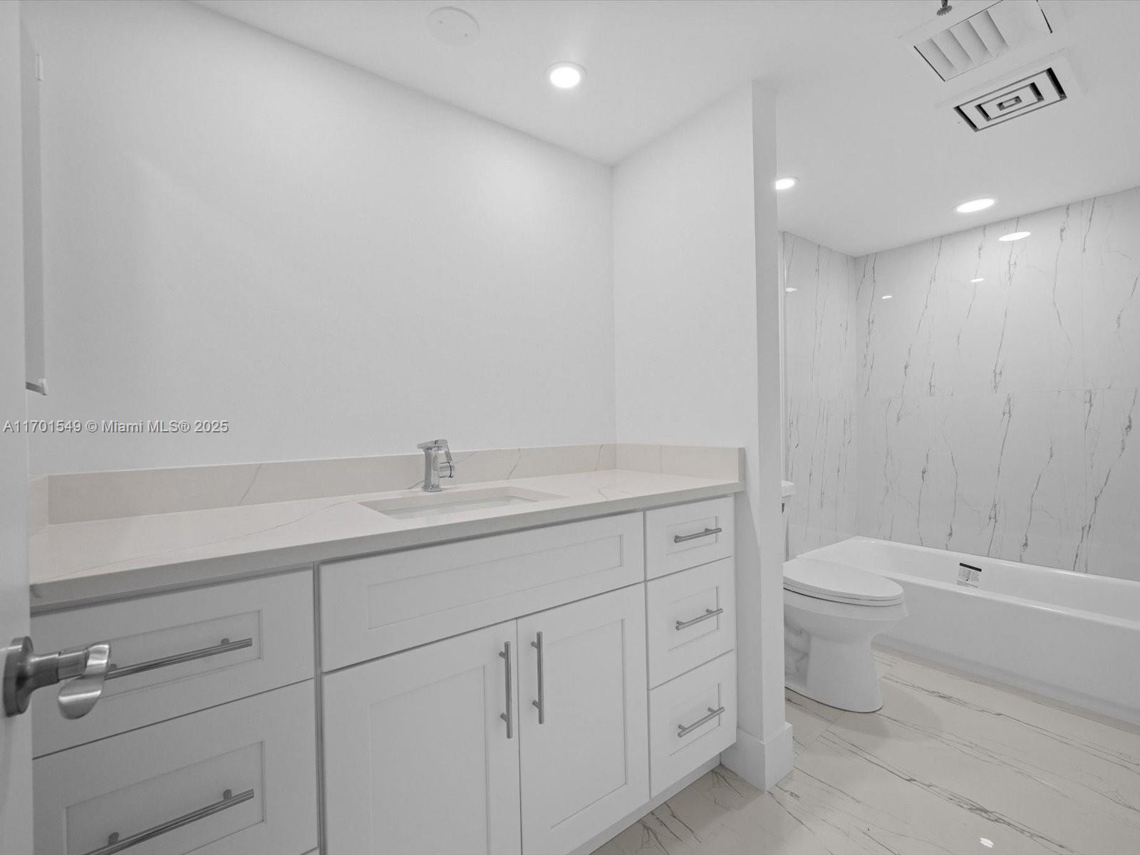 2480 Presidential Way 702 Property Photo 18