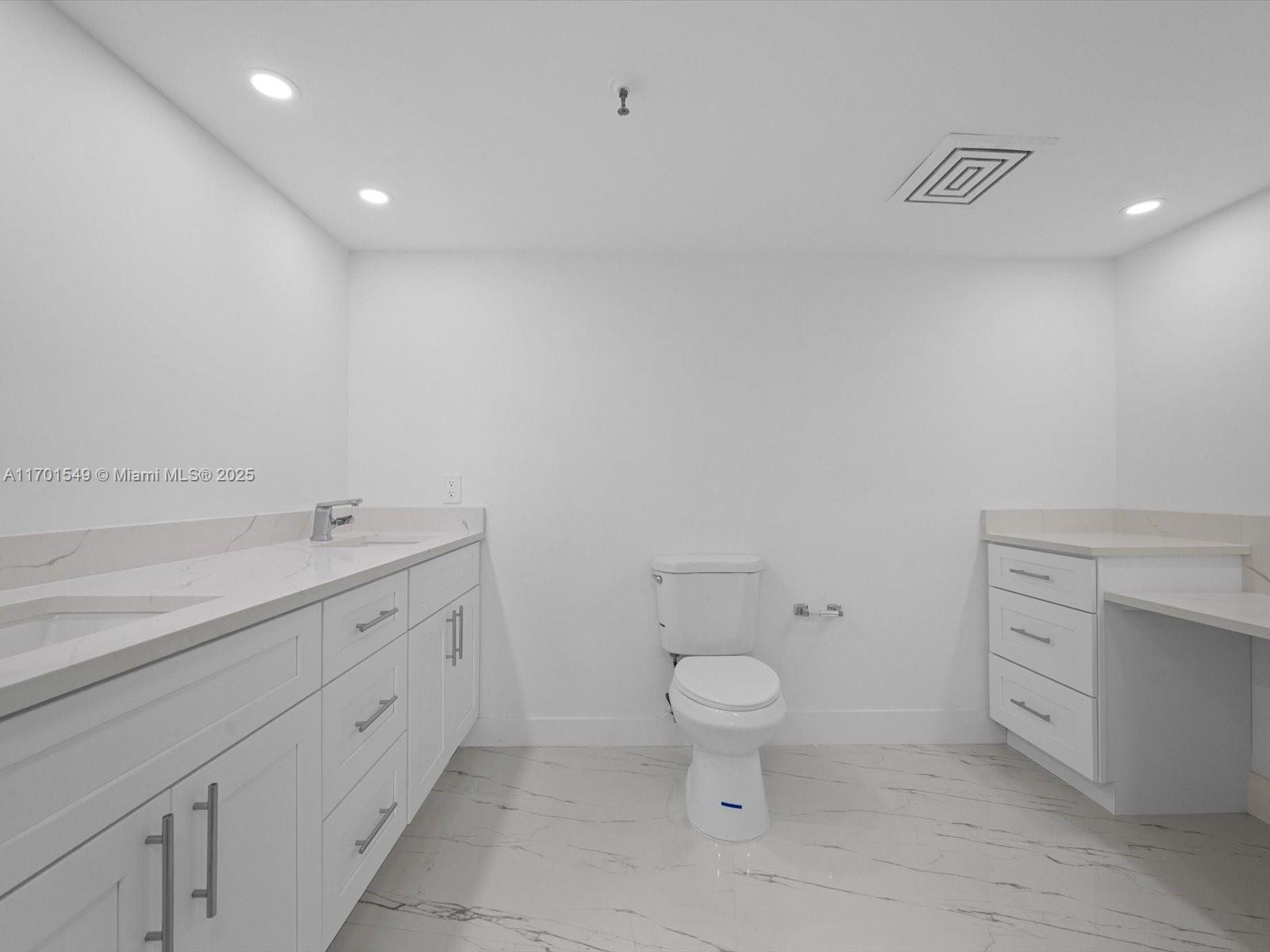 2480 Presidential Way 702 Property Photo 26