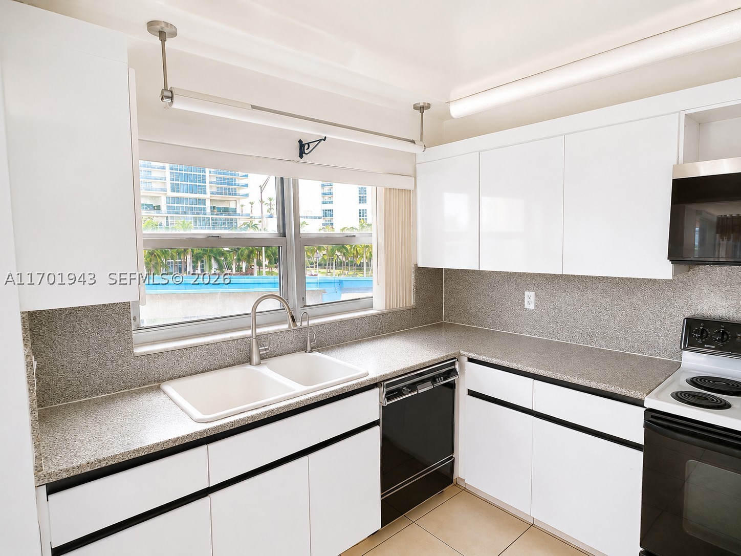 1825 S Ocean Dr 401 Property Photo 3
