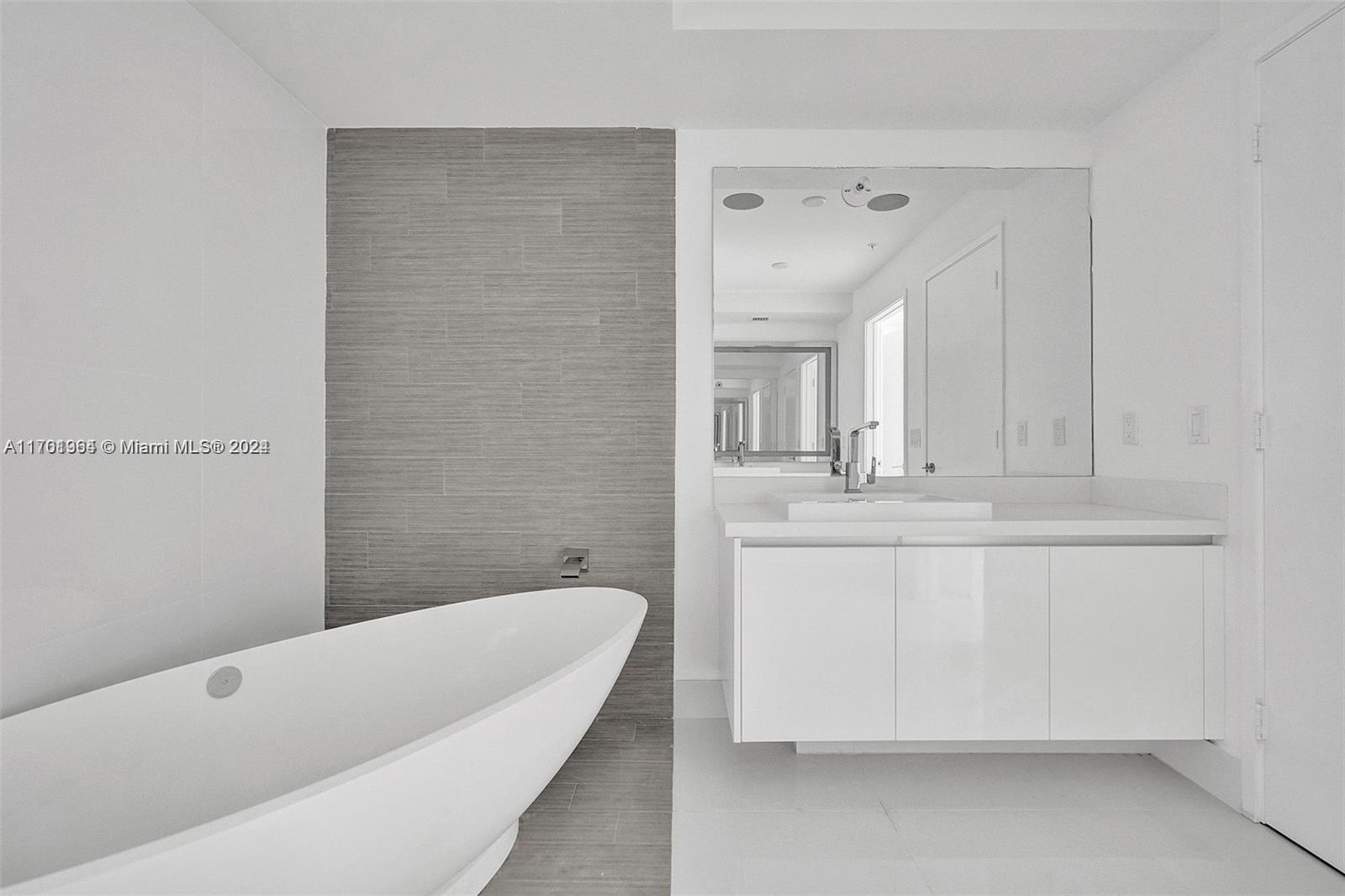 330 Sunny Isles Blvd 5-907 Property Photo 22