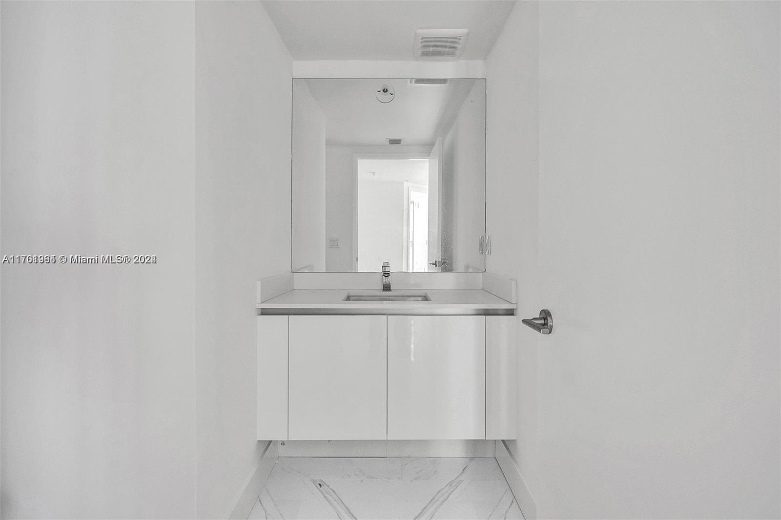 330 Sunny Isles Blvd 5-907 Property Photo 24
