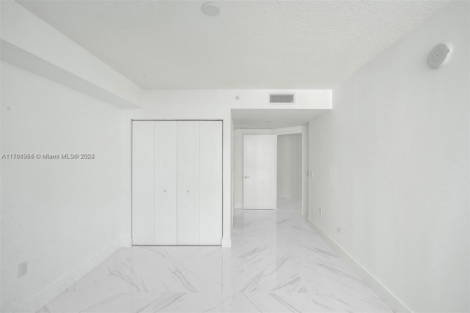 330 Sunny Isles Blvd 5-907 Property Photo 26