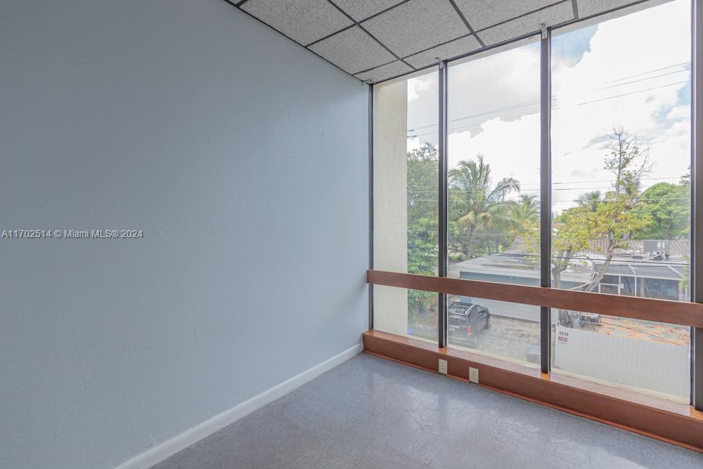5555 Hollywood 100/101 Property Photo 11