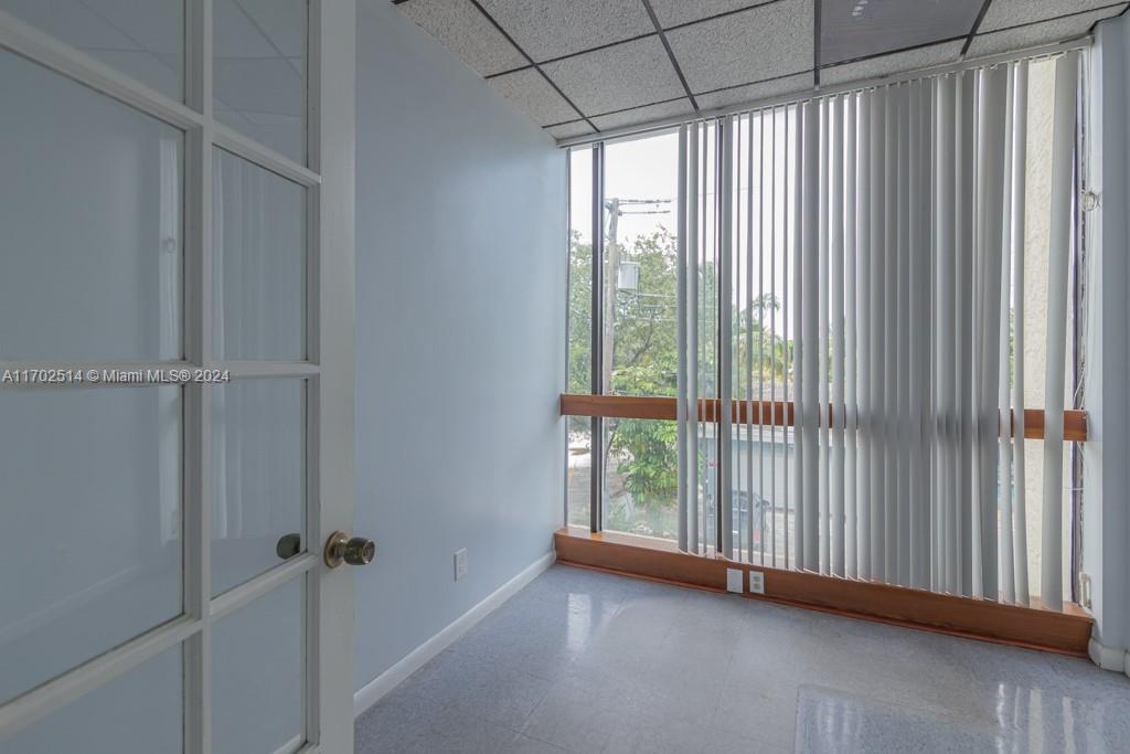 5555 Hollywood 100/101 Property Photo 12