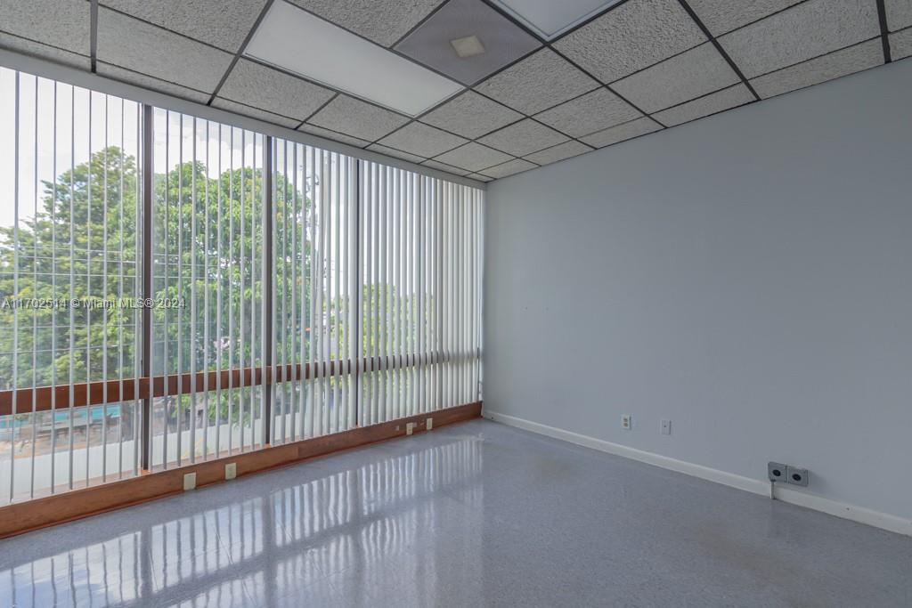 5555 Hollywood 100/101 Property Photo 26