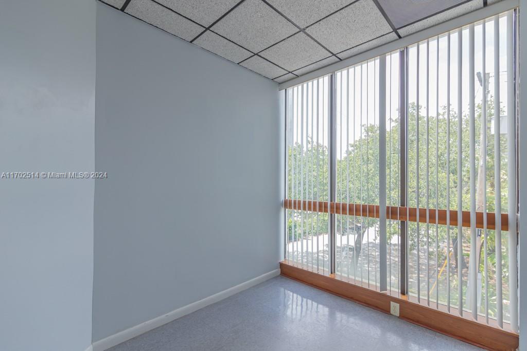 5555 Hollywood 100/101 Property Photo 28