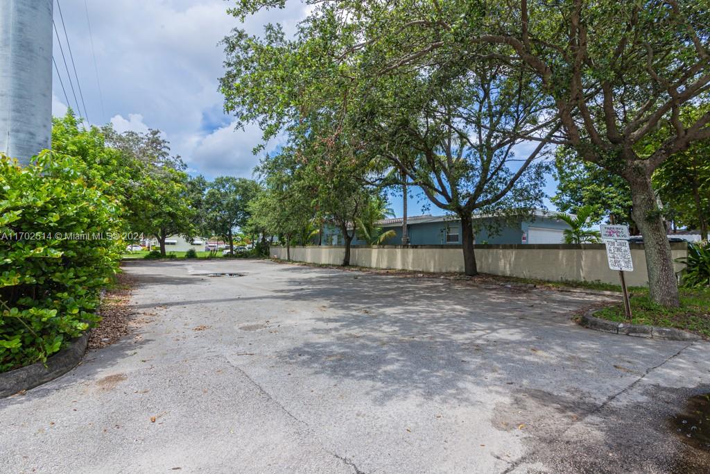 5555 Hollywood 100/101 Property Photo 30