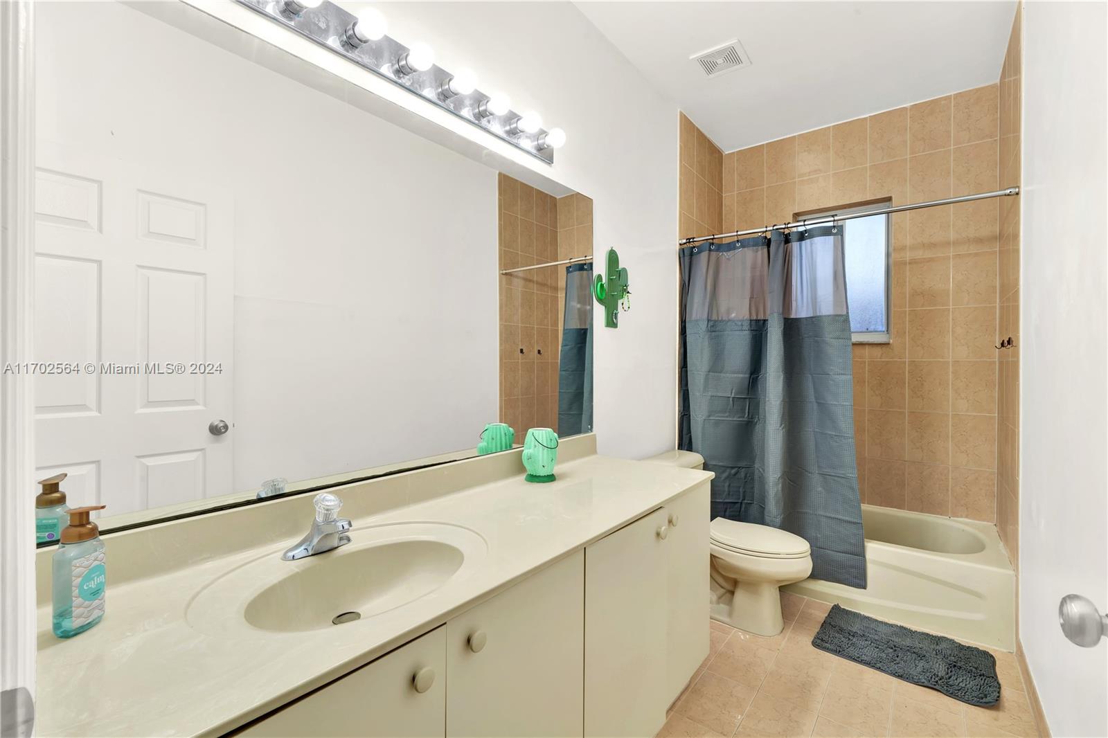 1017 Ne 41st Ter Property Photo 16