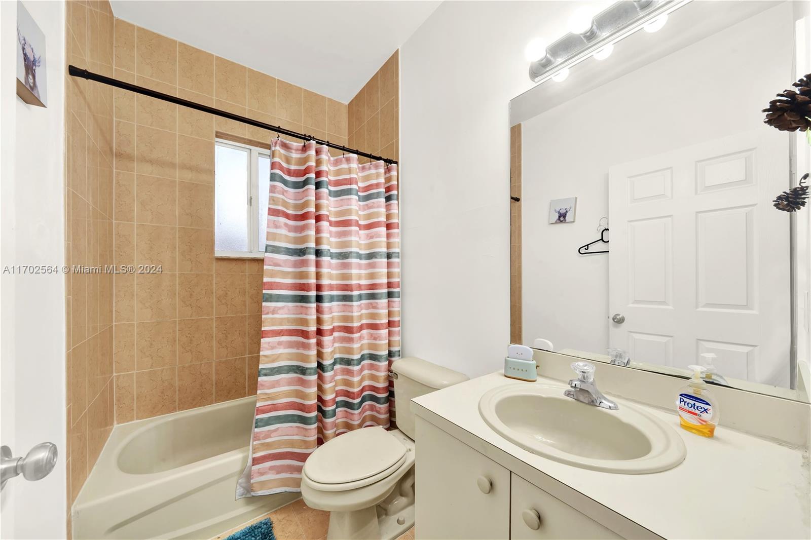 1017 Ne 41st Ter Property Photo 20