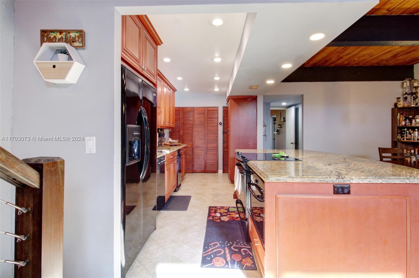 730 E Coco Plum Cir 3 Property Photo 7