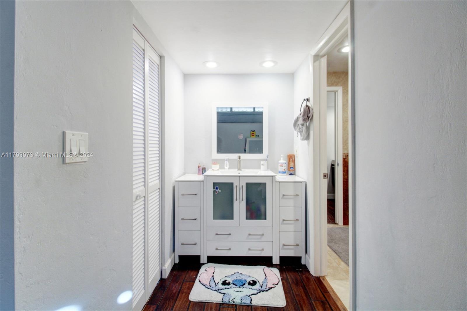 730 E Coco Plum Cir 3 Property Photo 14