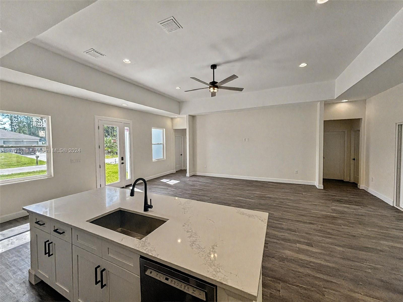738 Harriet Ave Property Photo 7