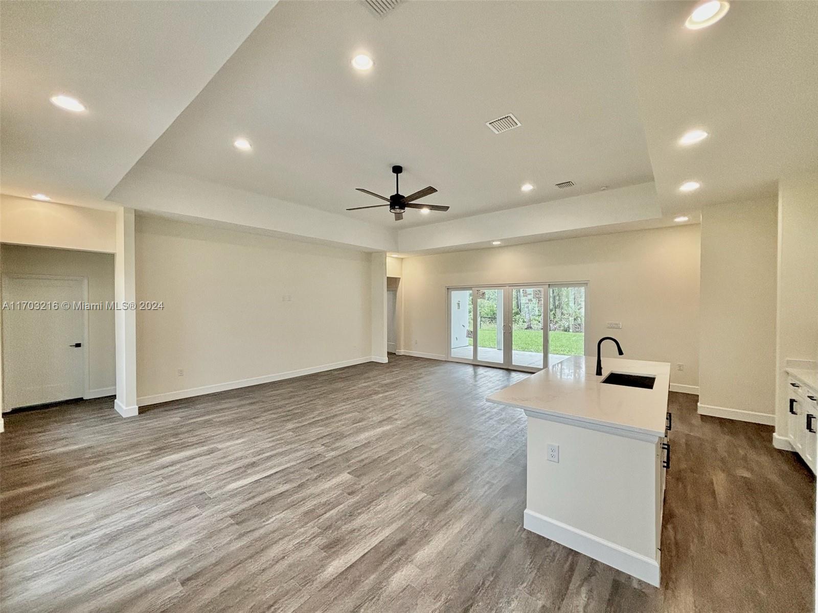 738 Harriet Ave Property Photo 25