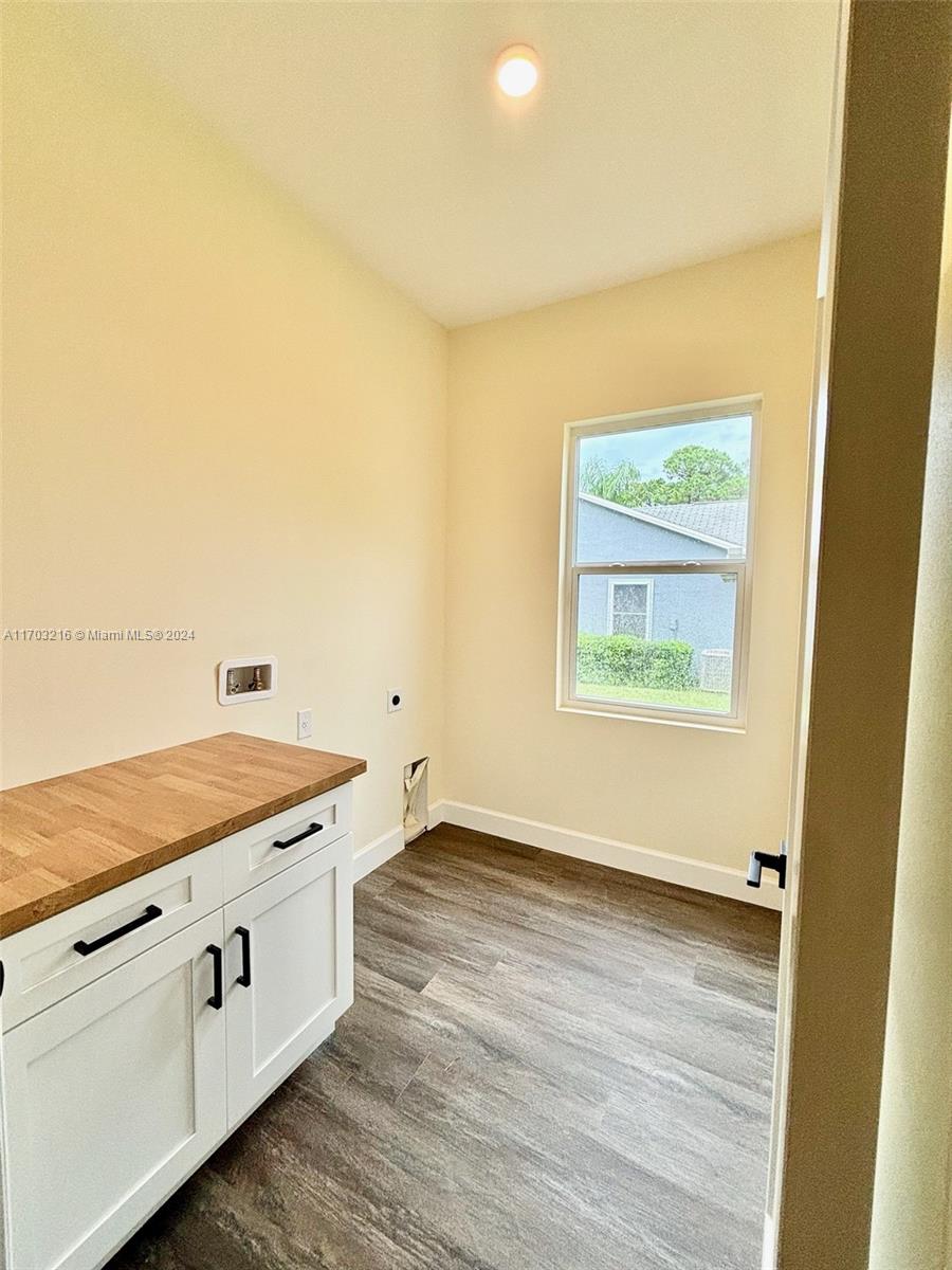 738 Harriet Ave Property Photo 27