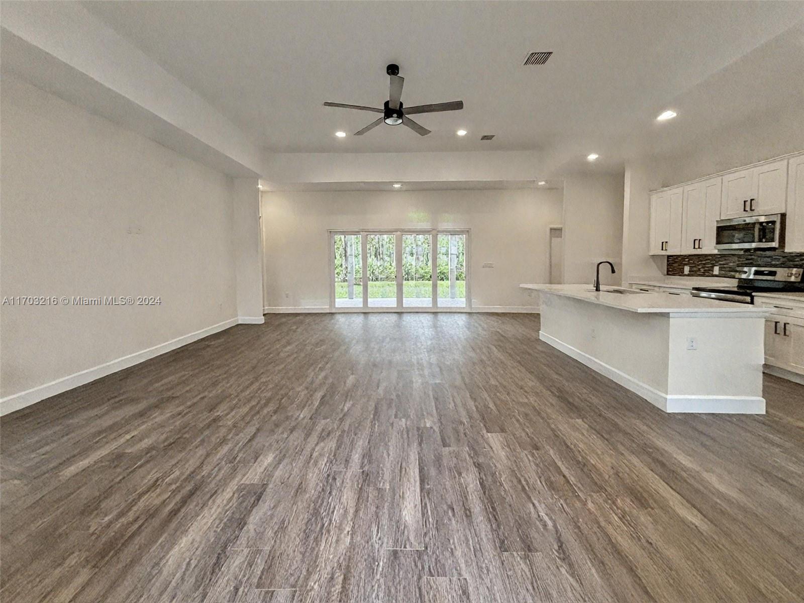 738 Harriet Ave Property Photo 30
