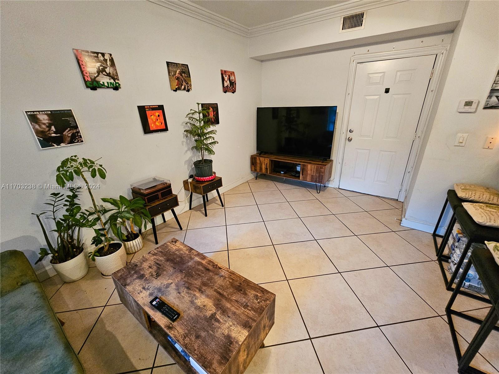 1559 Michigan Ave 104 Property Photo 6