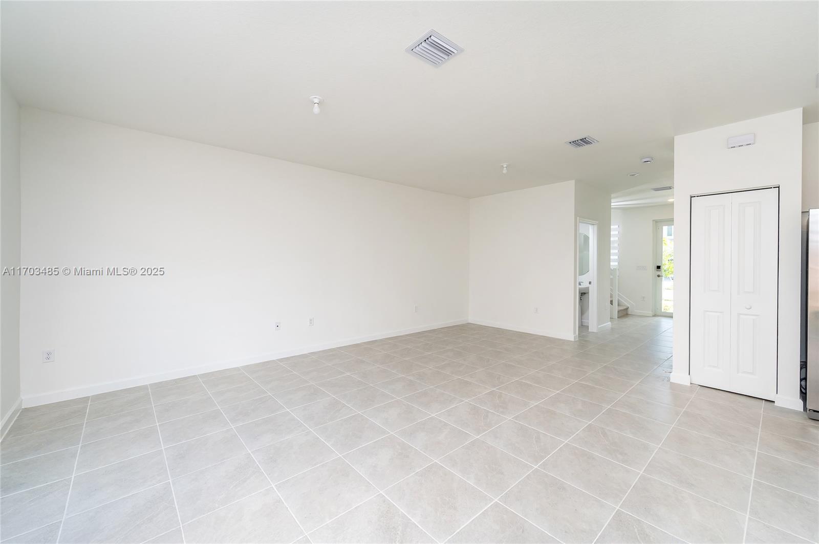 725 Se 13 St. Cir. 725 Property Photo 14