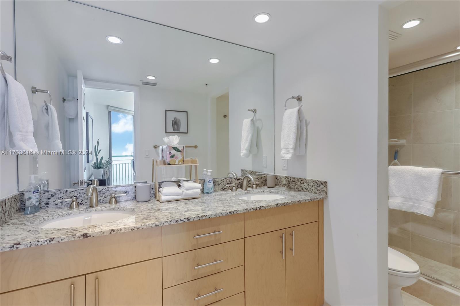 3000 N Ocean Dr 24h Property Photo 13