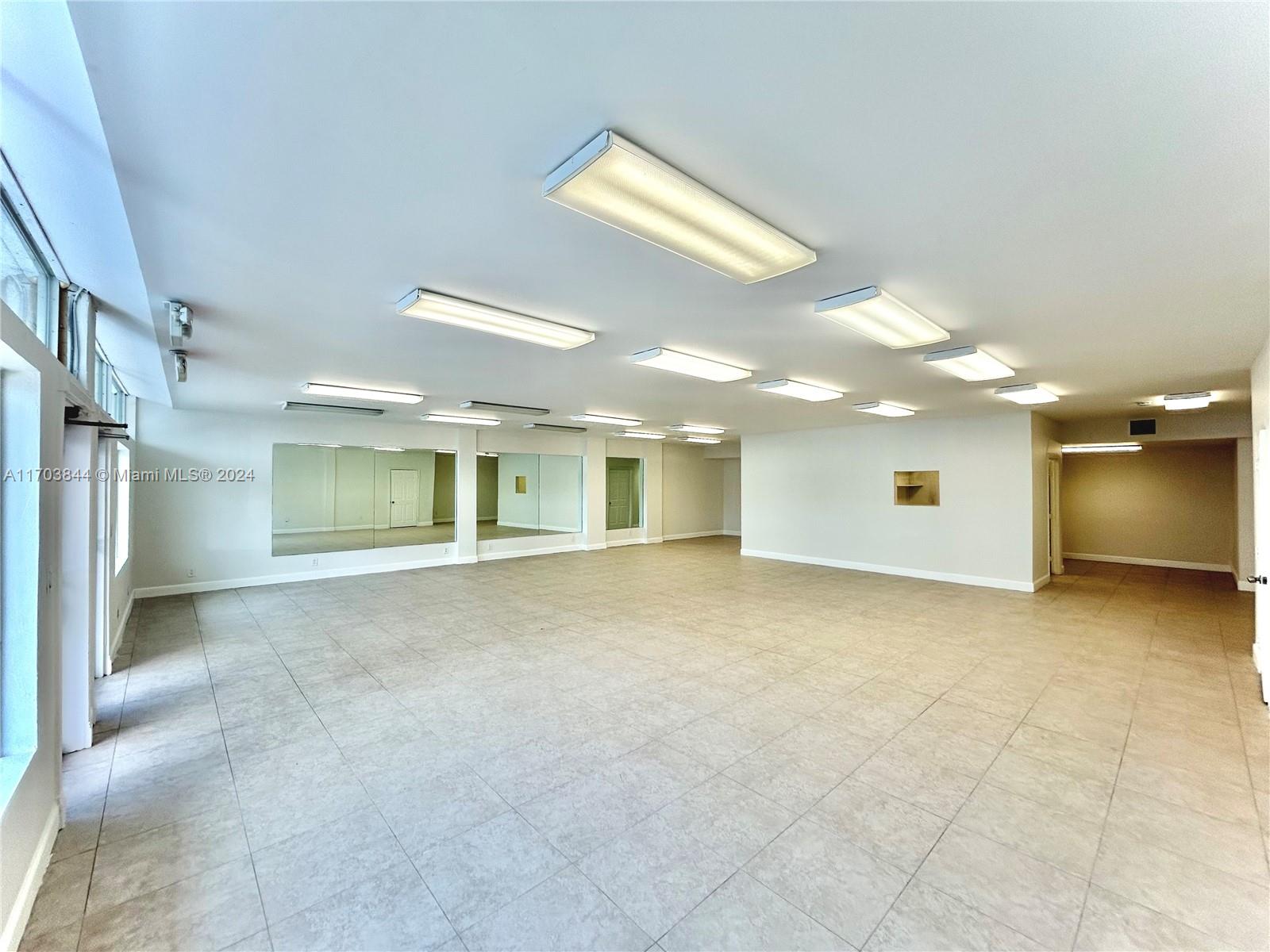 3038 N Federal Hwy C Property Photo 4