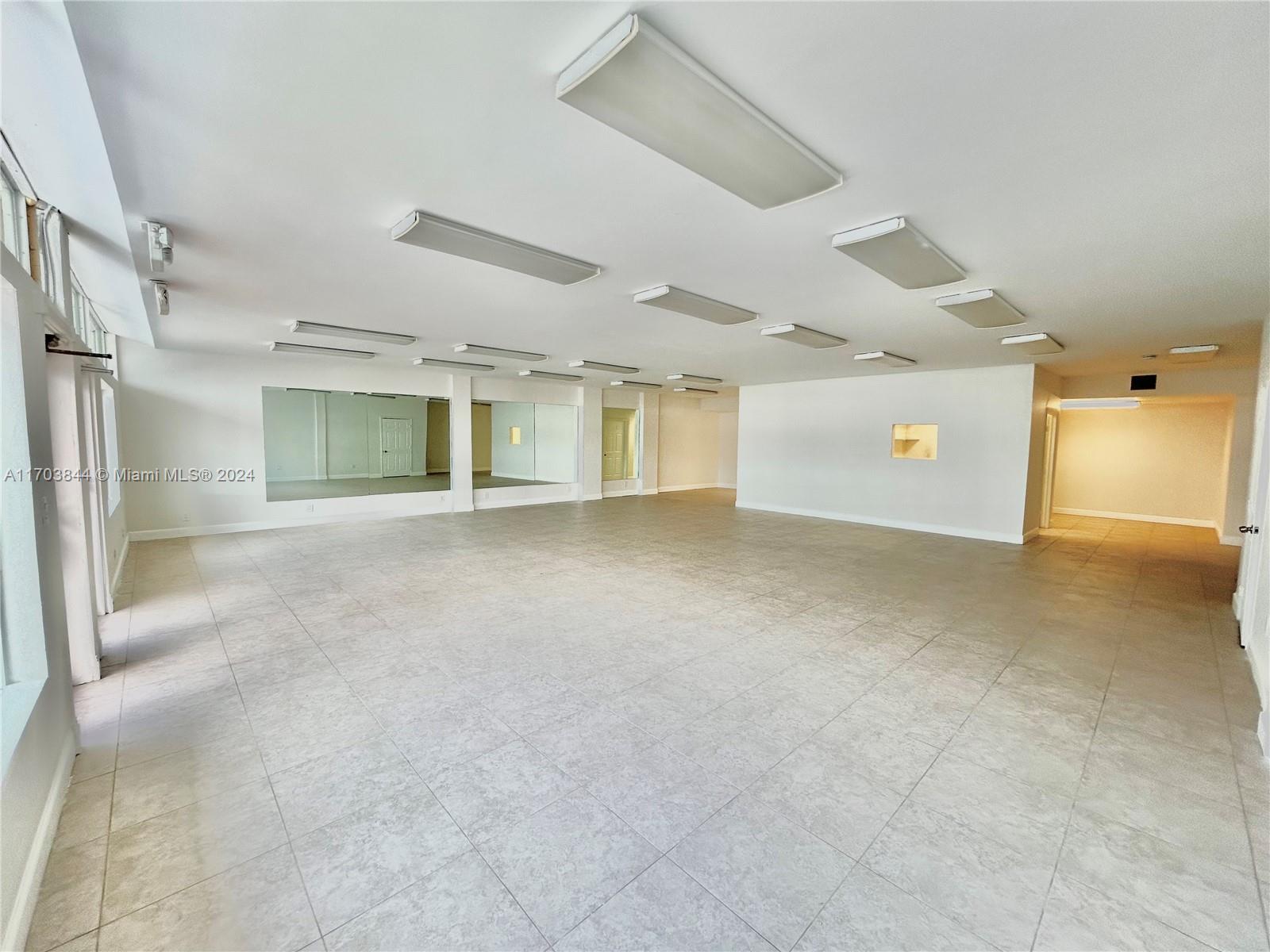 3038 N Federal Hwy C Property Photo 6
