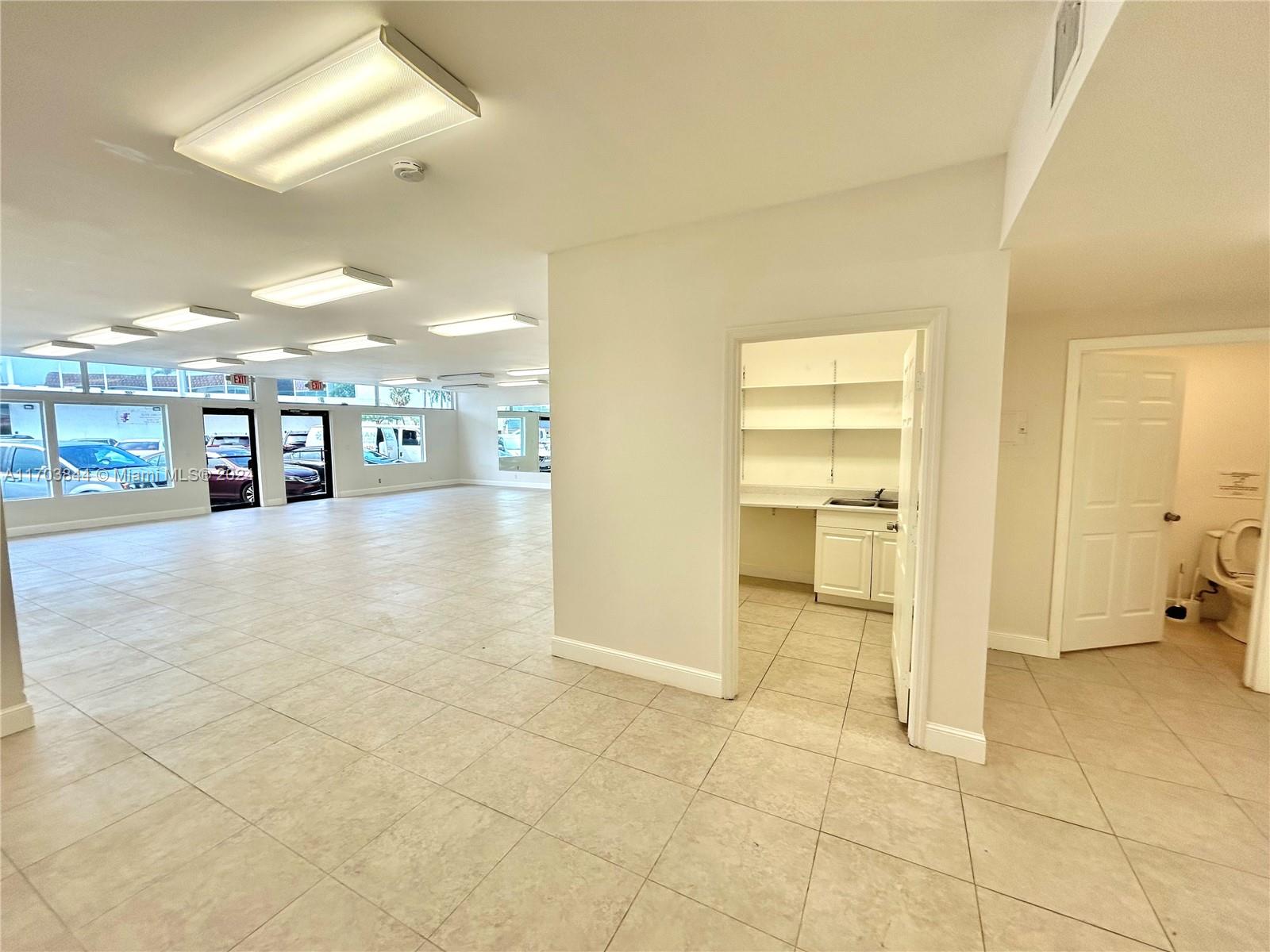 3038 N Federal Hwy C Property Photo 9