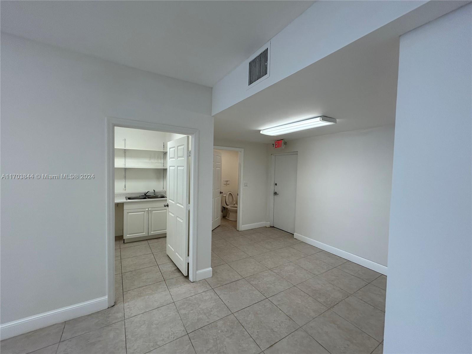 3038 N Federal Hwy C Property Photo 10