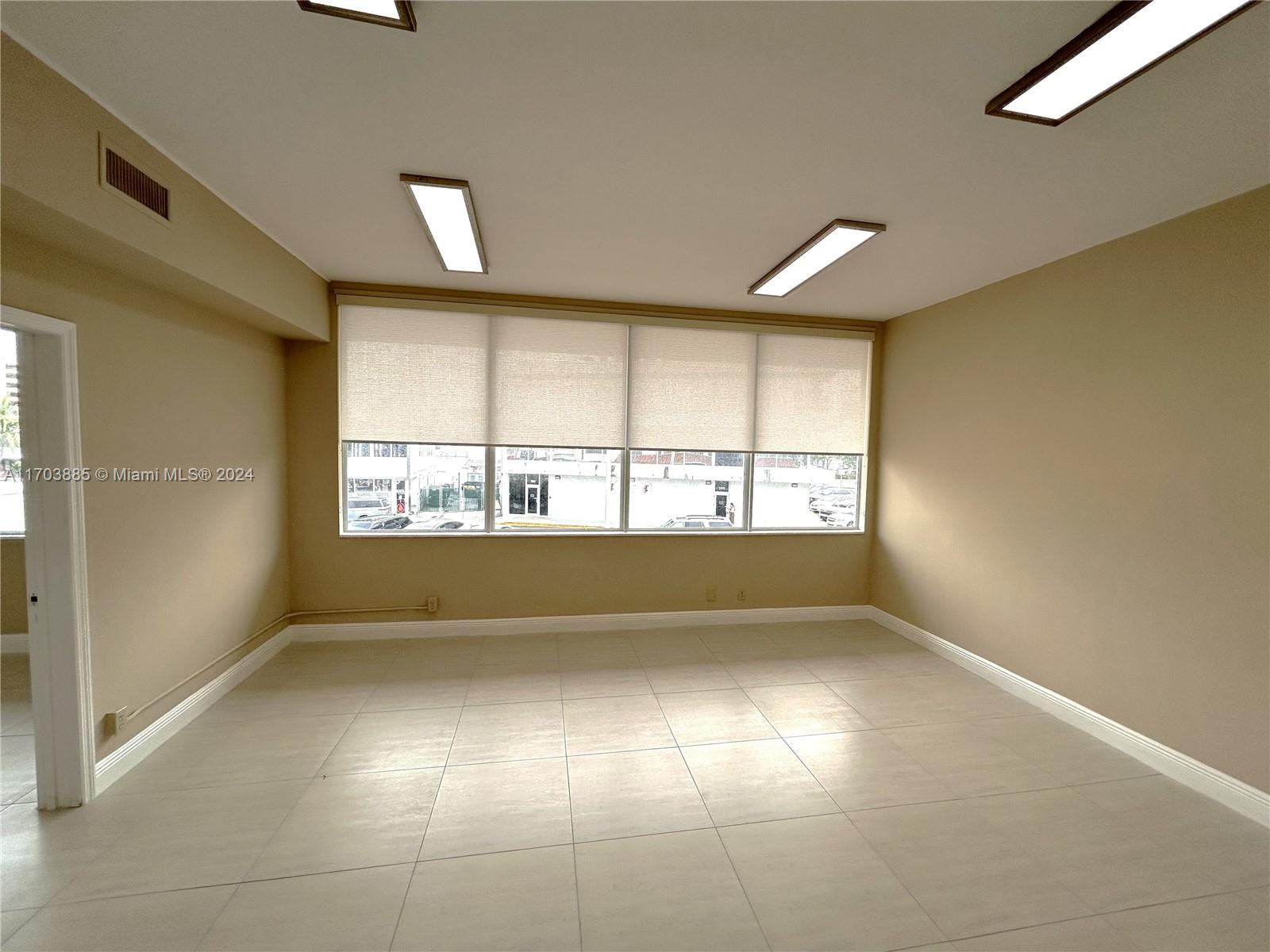 3038 N Federal Hwy D Property Photo 5