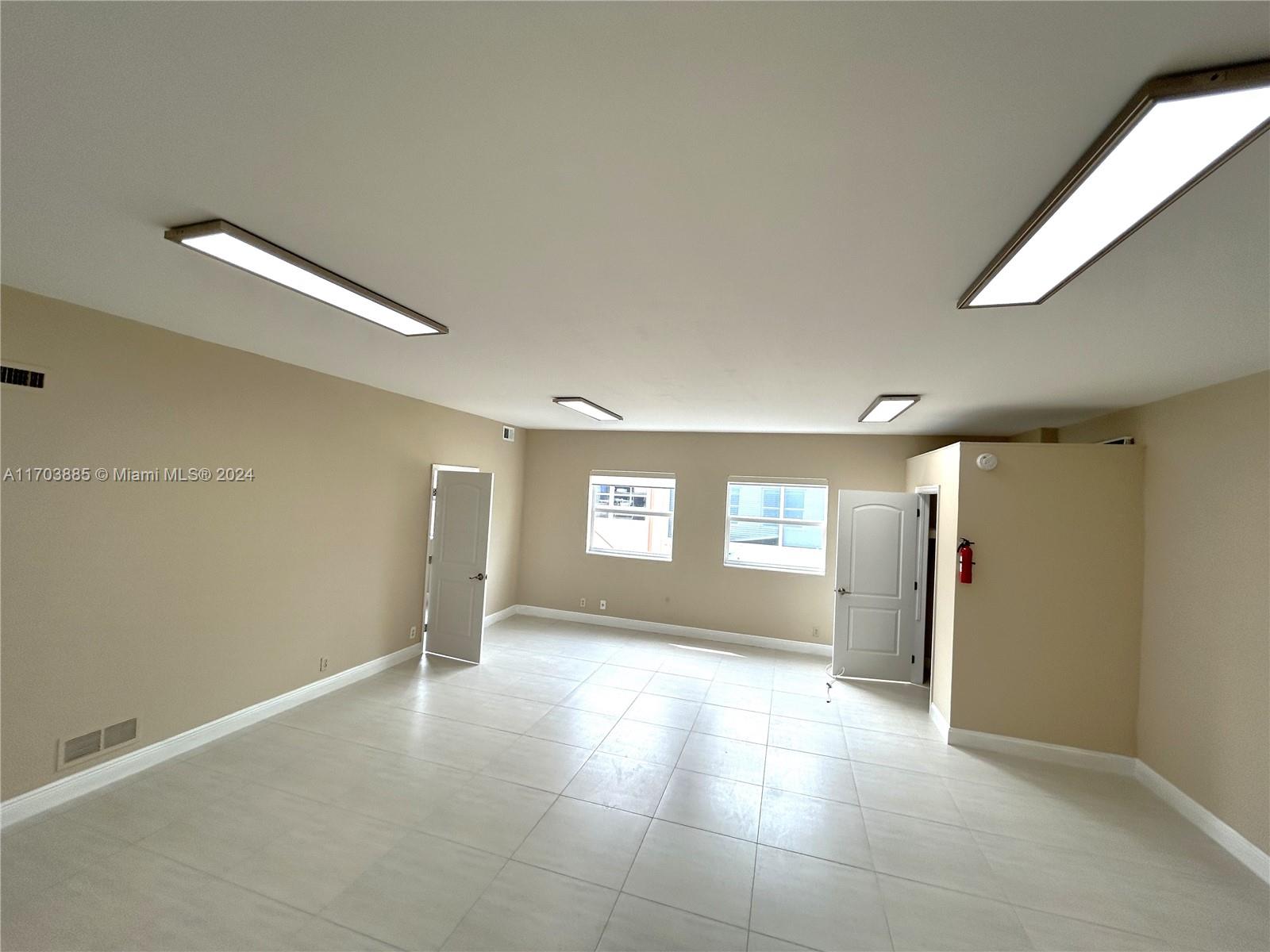3038 N Federal Hwy D Property Photo 7
