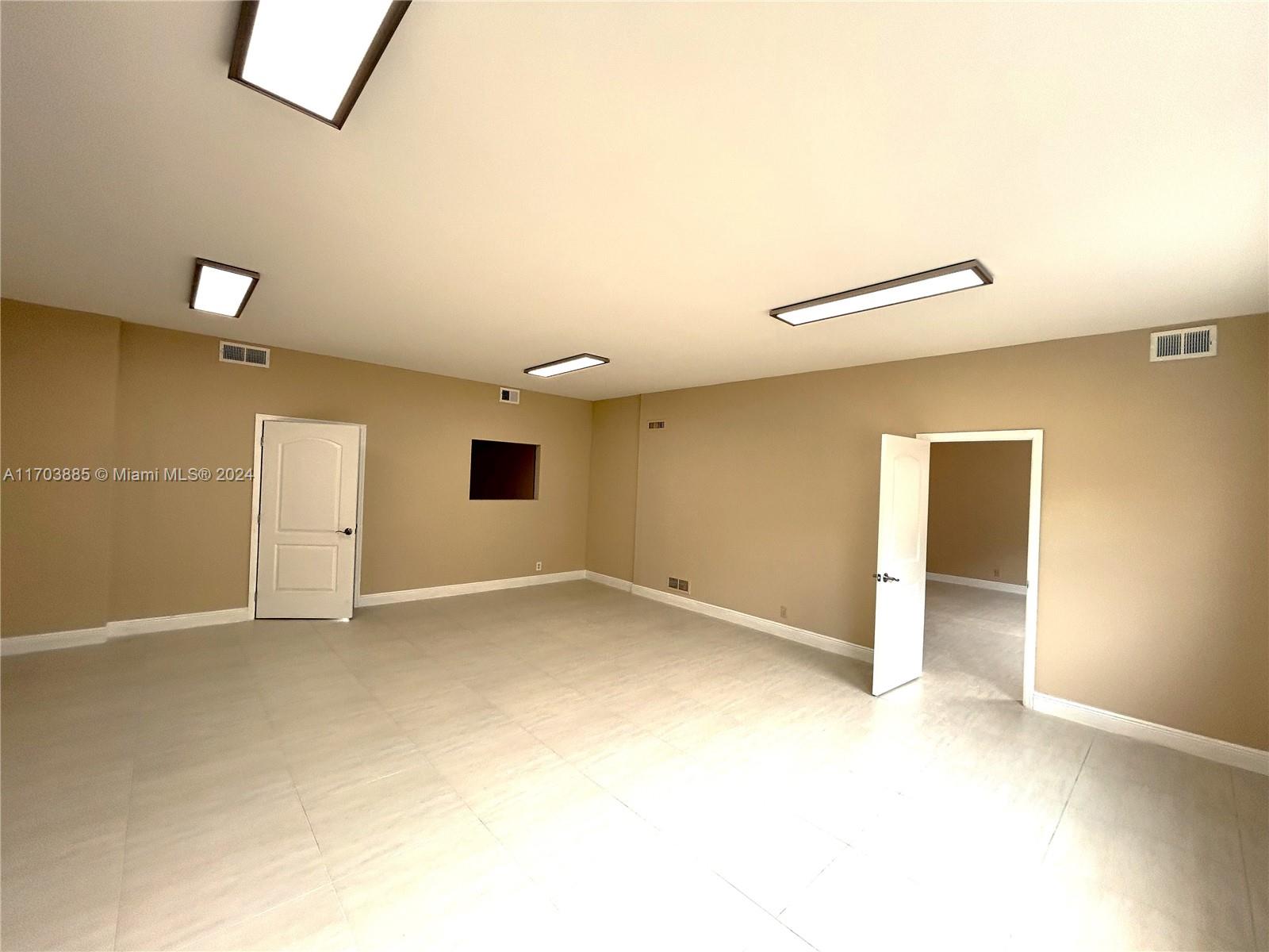 3038 N Federal Hwy D Property Photo 10