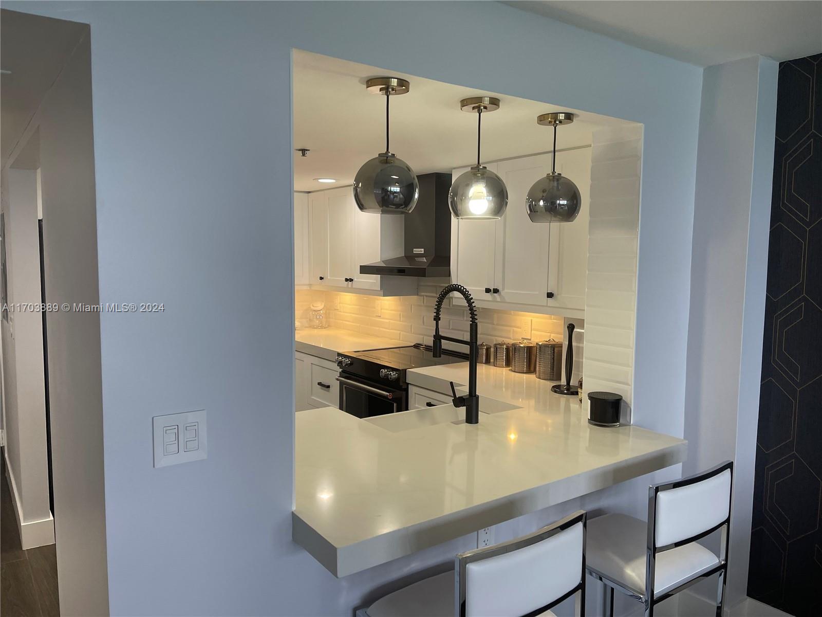 2555 Collins Ave 1409 Property Photo 4
