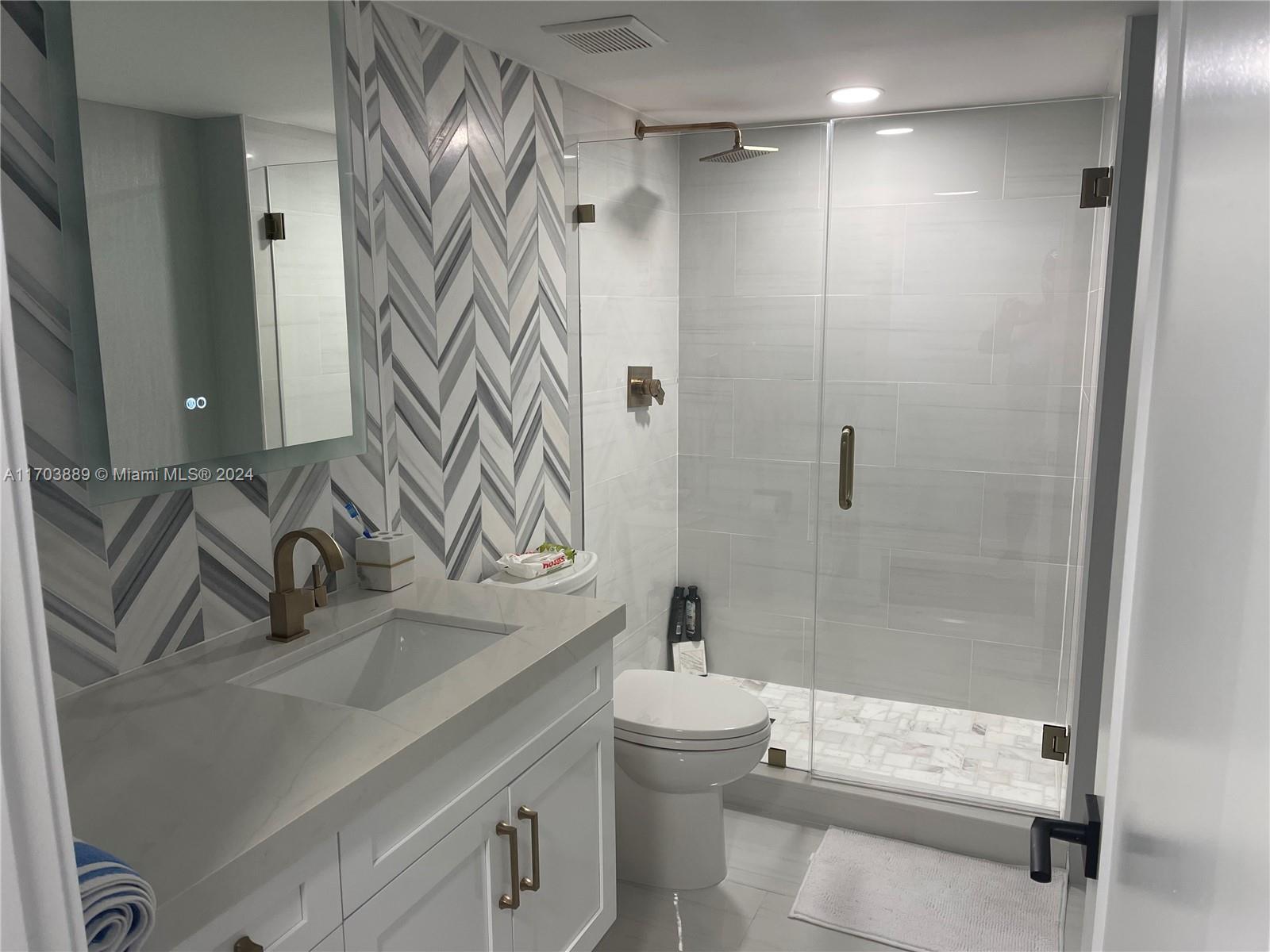 2555 Collins Ave 1409 Property Photo 18