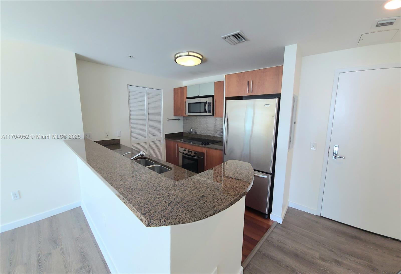 300 S Biscayne Blvd T-2506 Property Photo 7