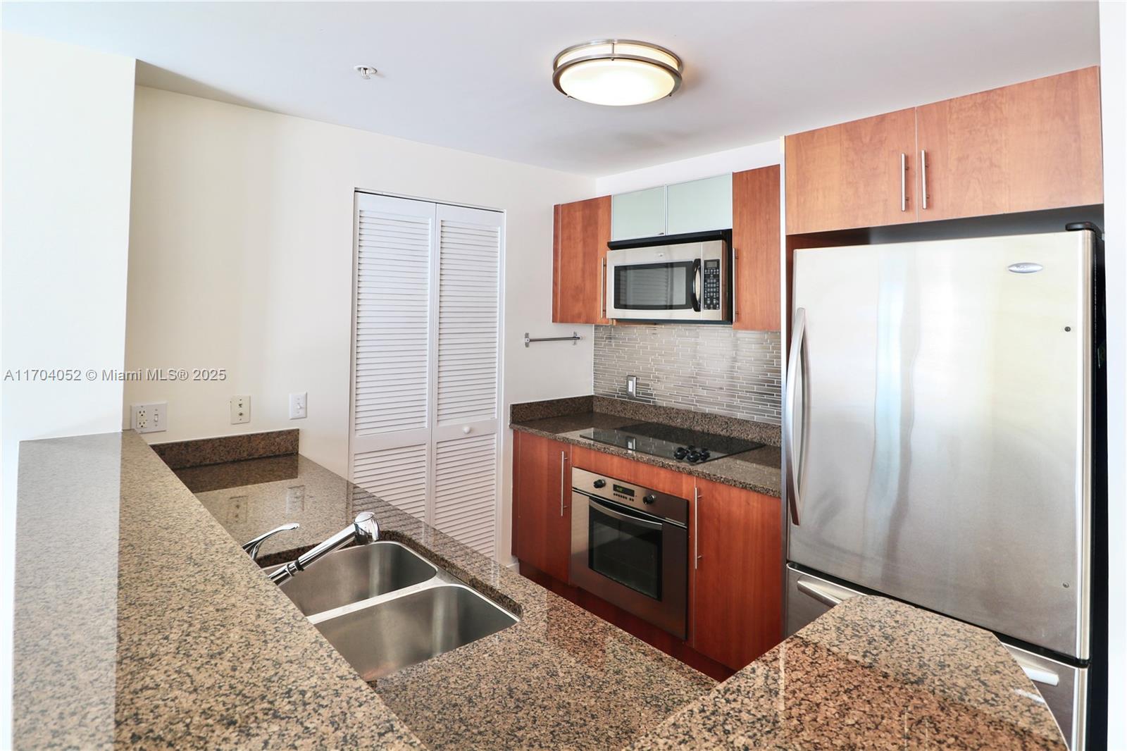 300 S Biscayne Blvd T-2506 Property Photo 8