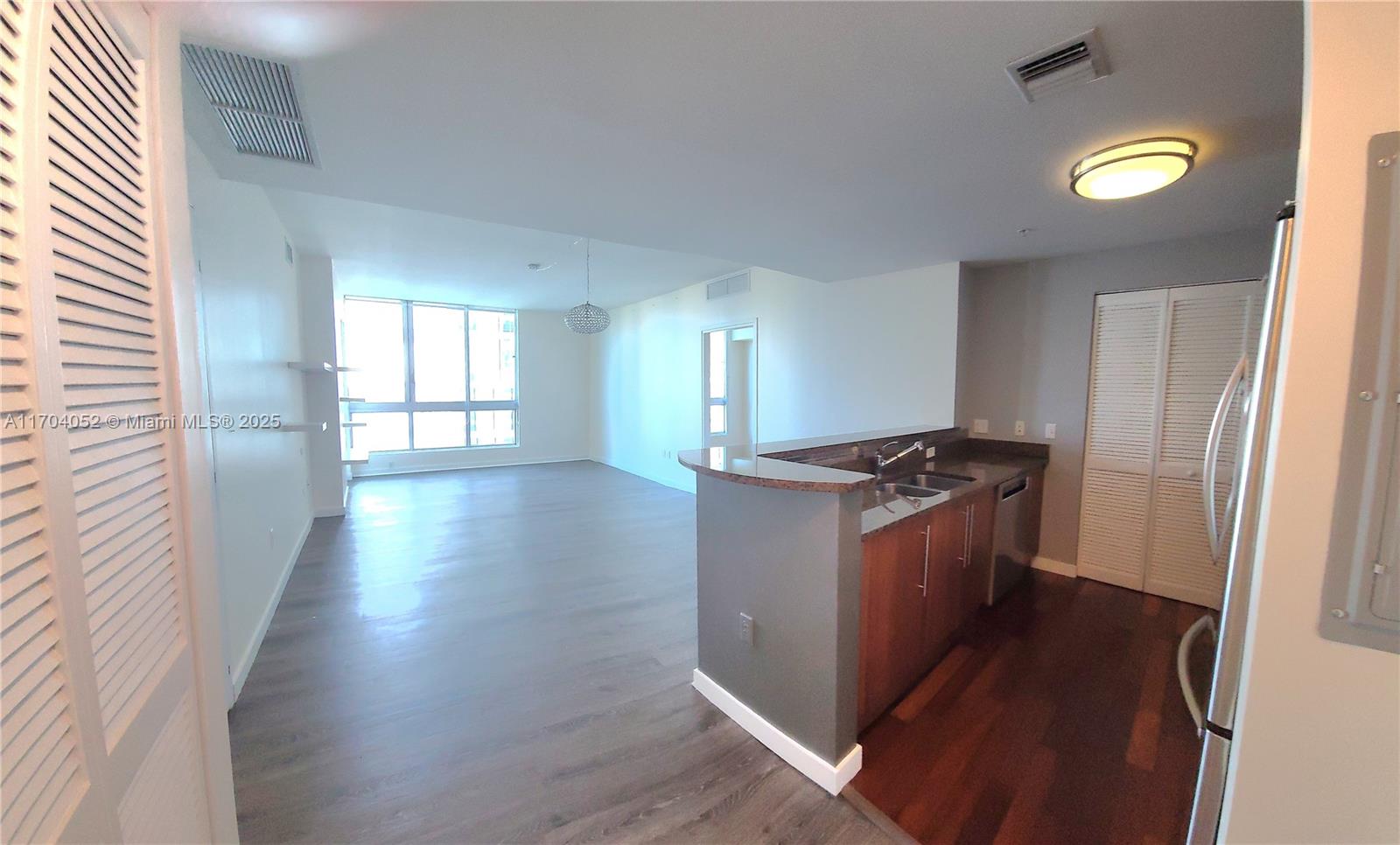 300 S Biscayne Blvd T-2506 Property Photo 9