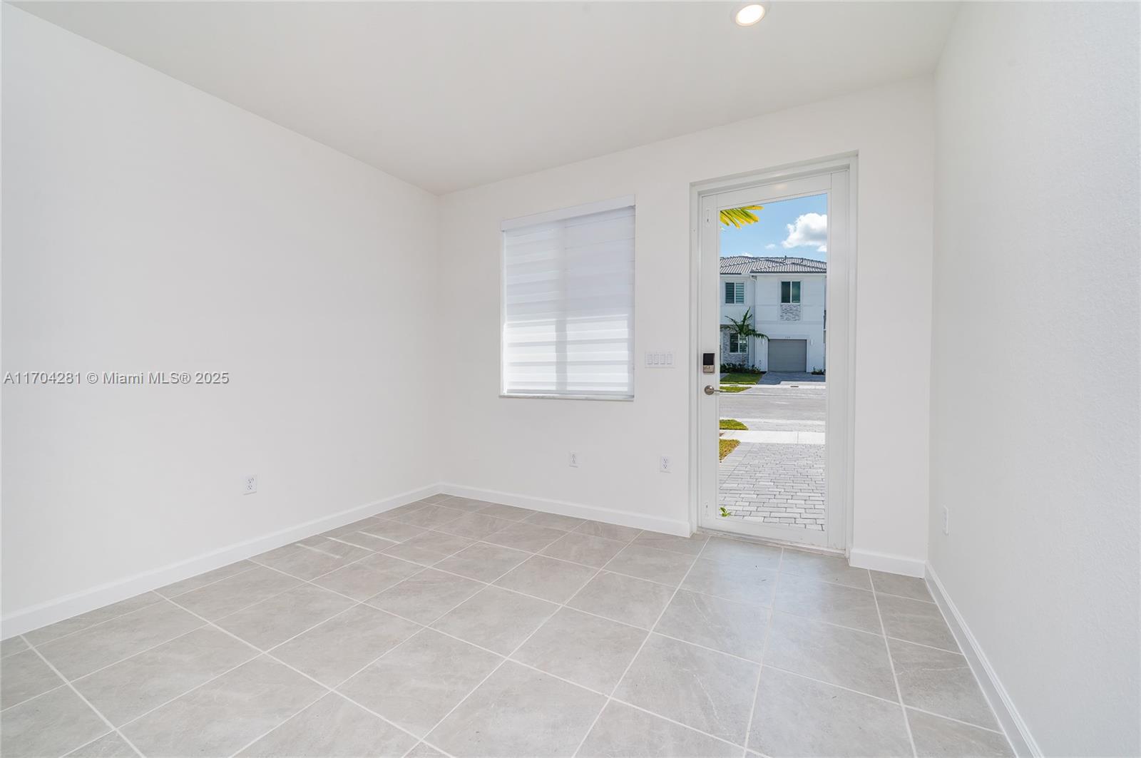 721 Se 13 Street Cir Property Photo 6