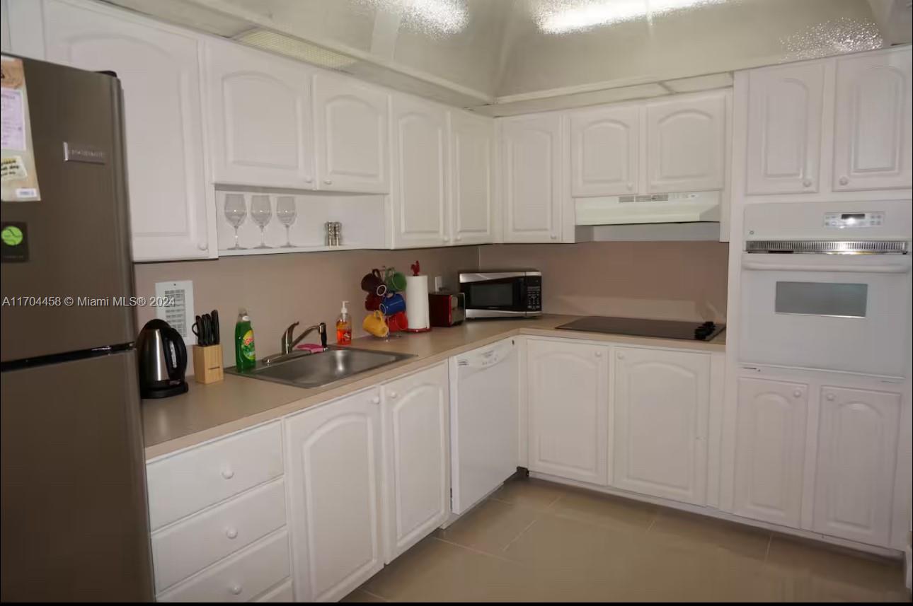 4001 S Ocean Dr 15h Property Photo 7